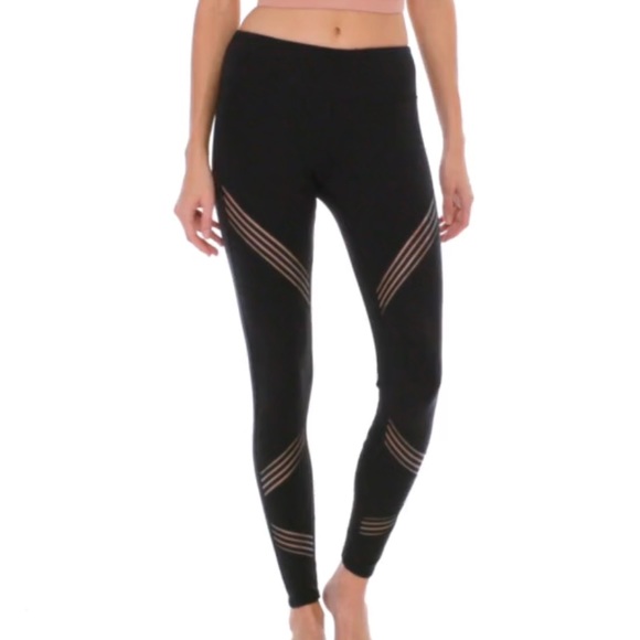 ALO Yoga Pants - NWT ALO Yoga Multi Legging sculpts and contours💕